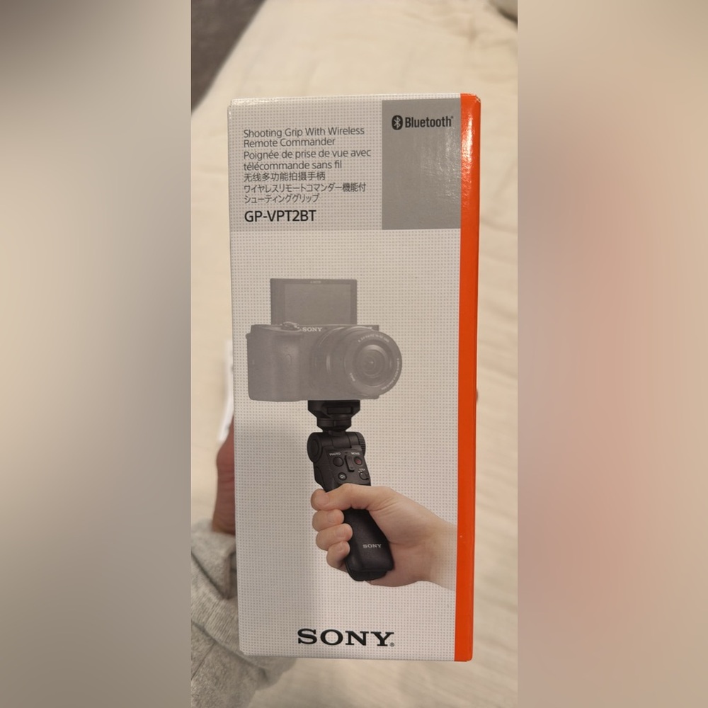 Sony blogger commander grip wireless.